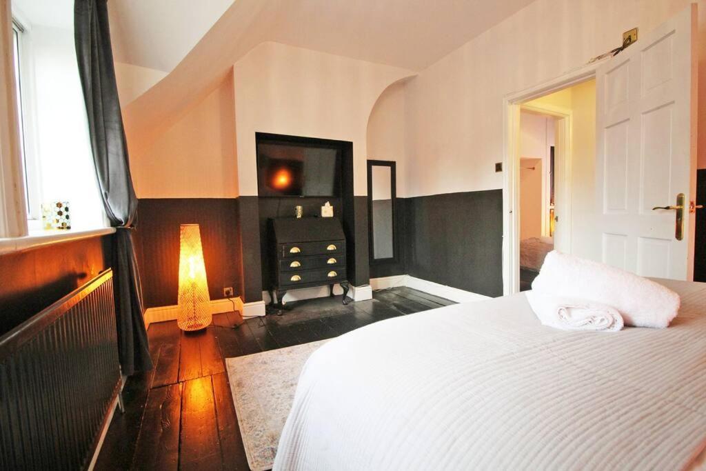 In The Heart Of Chester, Historical & Stylish Luaran gambar