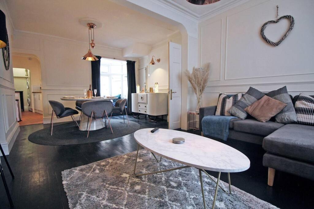 In The Heart Of Chester, Historical & Stylish Luaran gambar