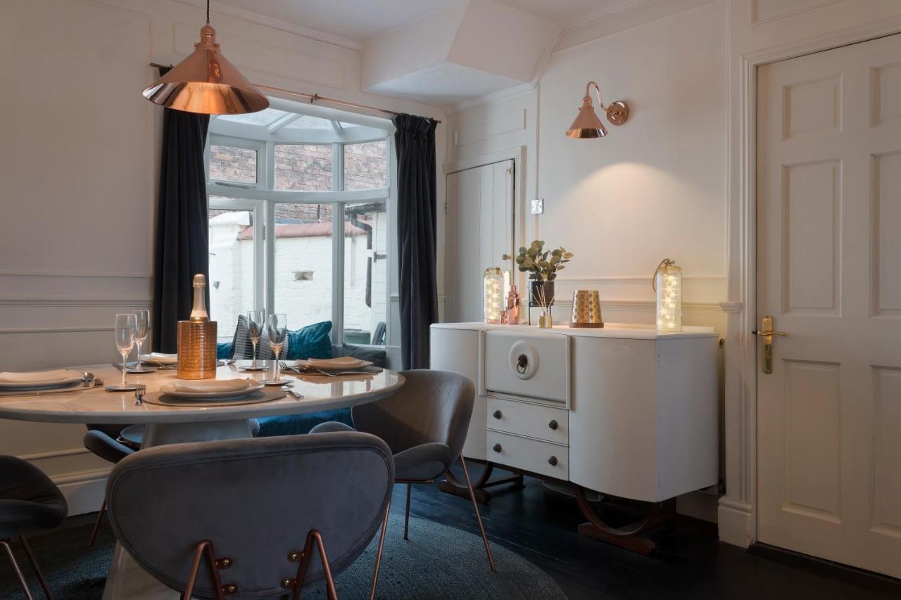 In The Heart Of Chester, Historical & Stylish Luaran gambar