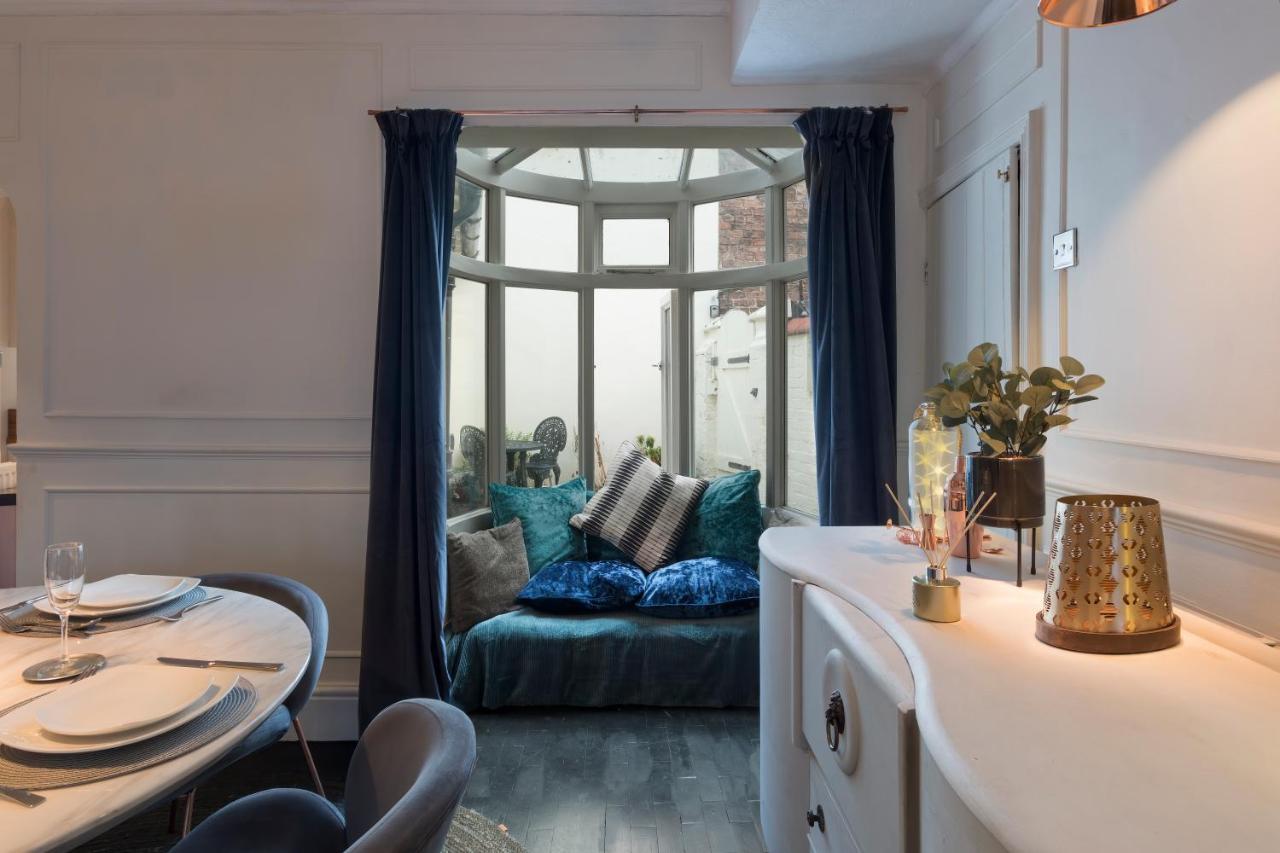 In The Heart Of Chester, Historical & Stylish Luaran gambar